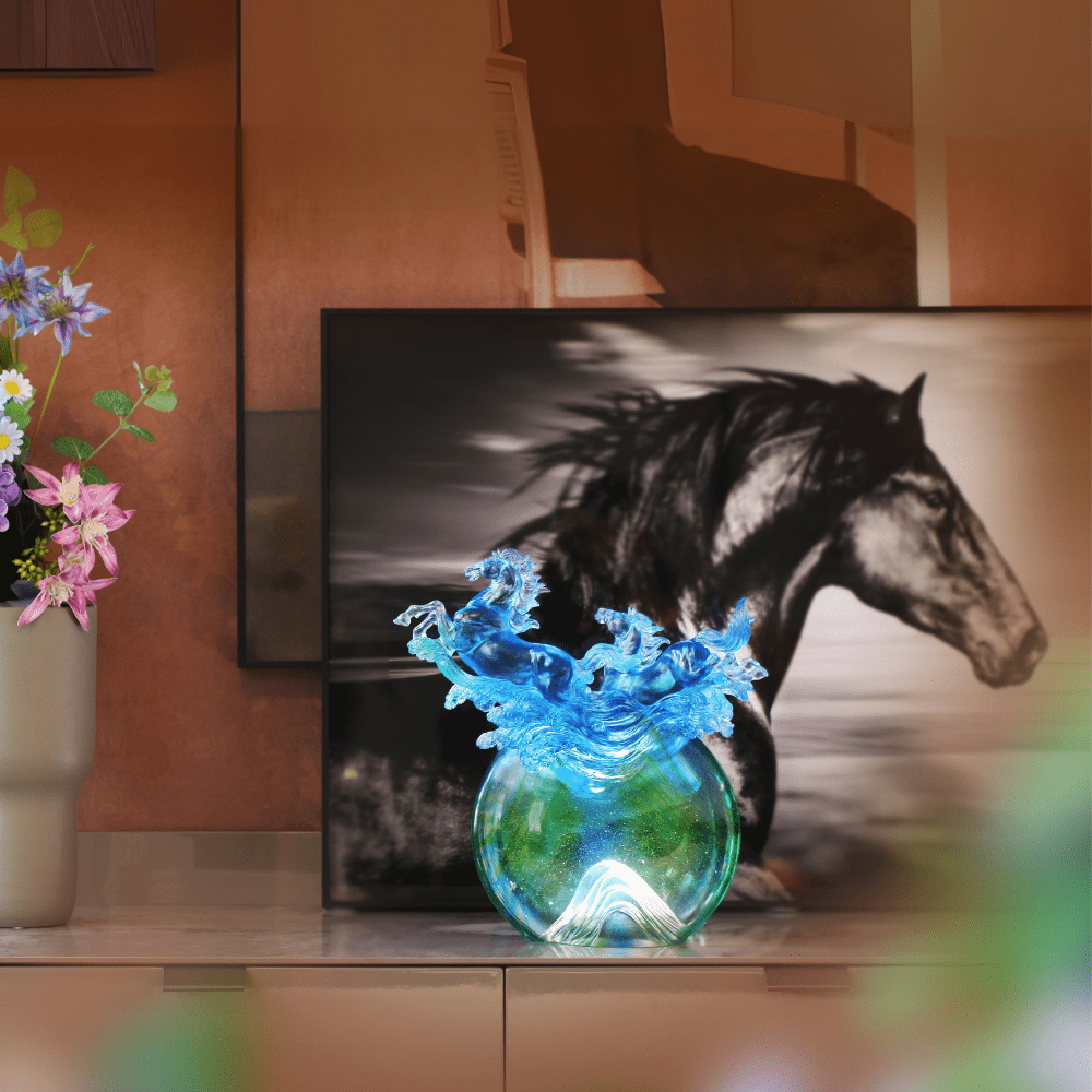 Crystal Animal, Horse, Resembling water – ever in motion, ever alive