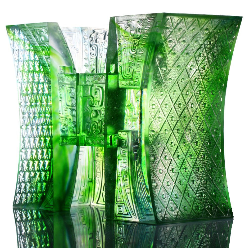 Crystal Chinese Vessel, Ding, Aptness with Caution-Ding of Harmonious Insight - LIULI Crystal Art
