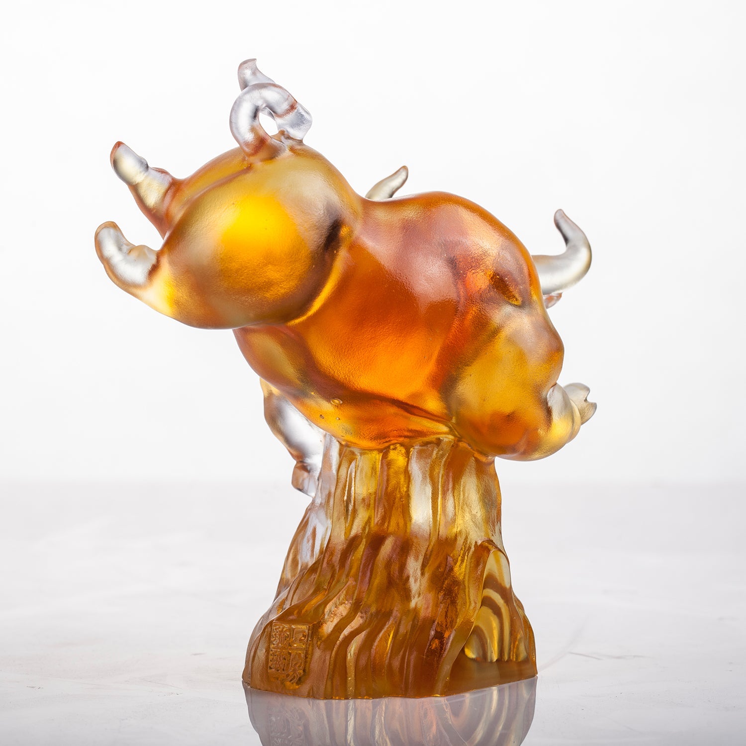 LIULI Year of the Ox 2021 Crystal Statue Peak - LIULI Crystal Art
