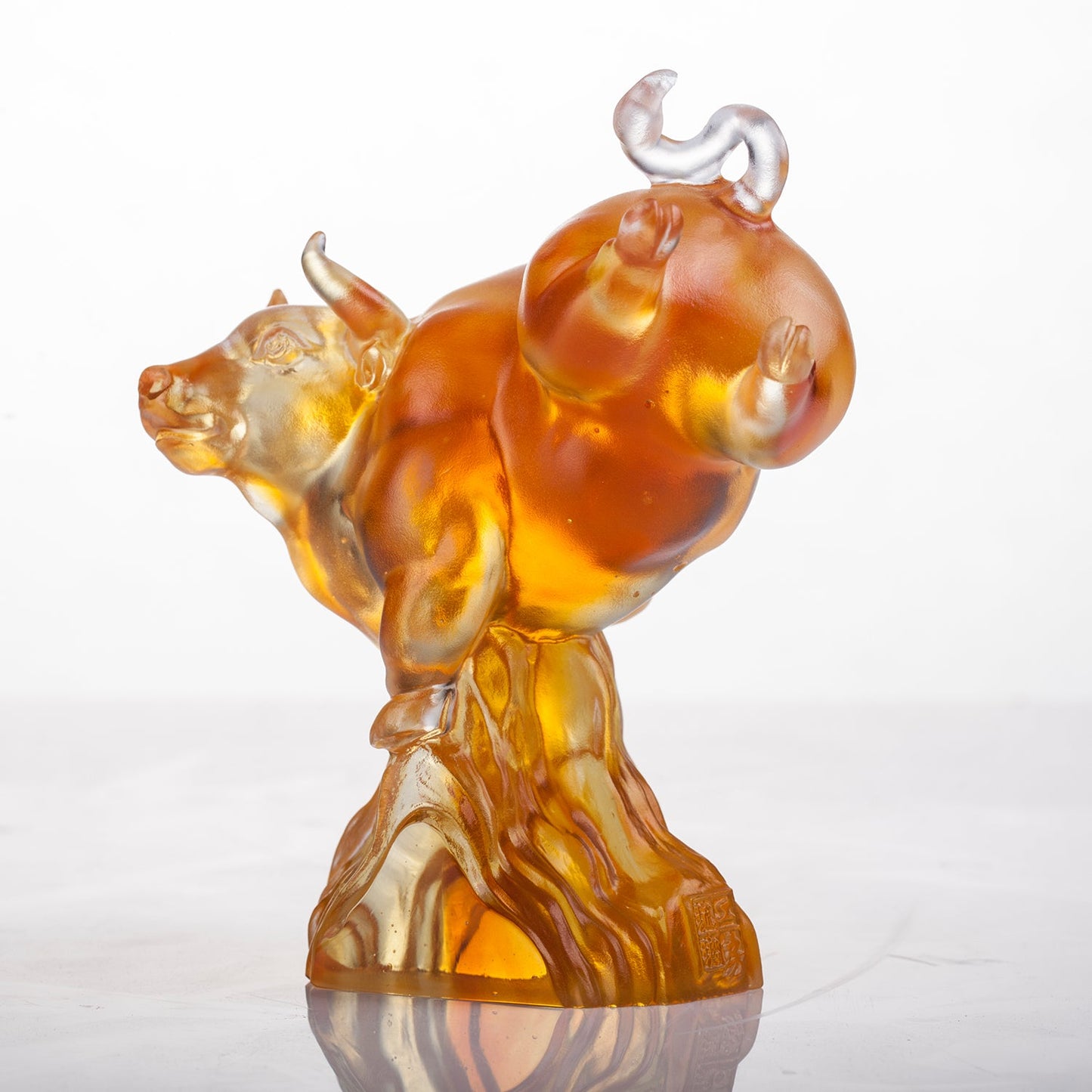 LIULI Year of the Ox 2021 Crystal Statue Peak - LIULI Crystal Art